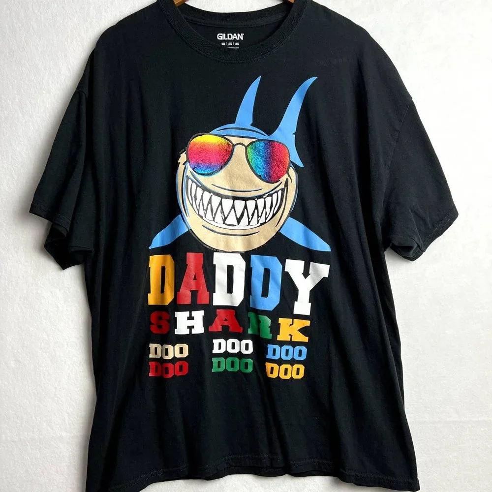 Baby Shark mens 2XL Daddy Shark Black Gildan Tshirt Baby Shark Dad Crew Neck Y2K - Picture 2 of 5